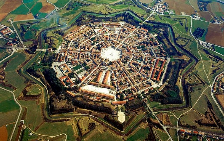 Palmanova, Italija, oddaljenost 25 km