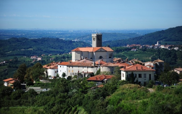 The medieval village of Šmartno