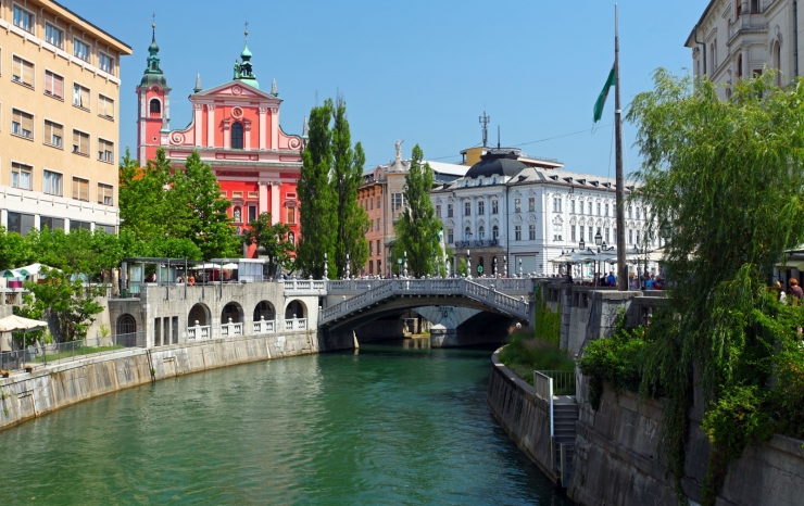 Ljubljana, oddaljenost 120 km