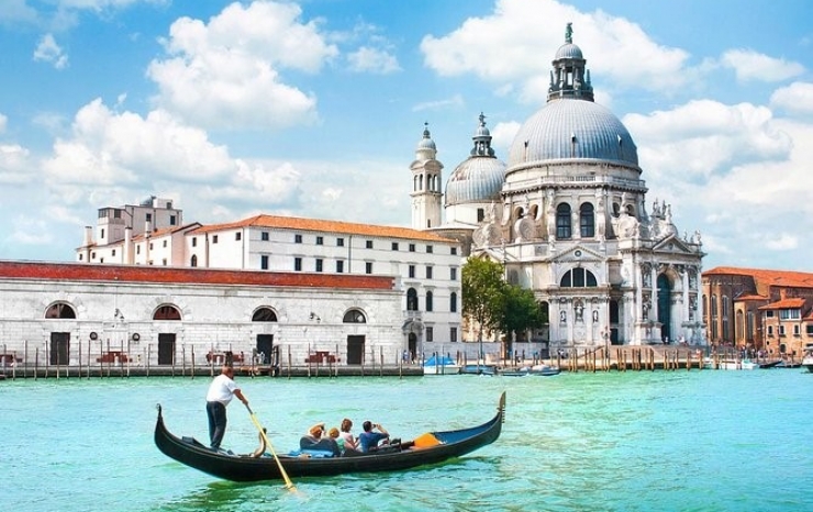 Benetke, Italija, oddaljenost 145 km